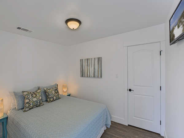 Blue Mountain Beach Main House Plus Guest house