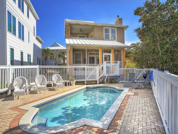 Beach And Lakefront Vacation Home Twelve Guests