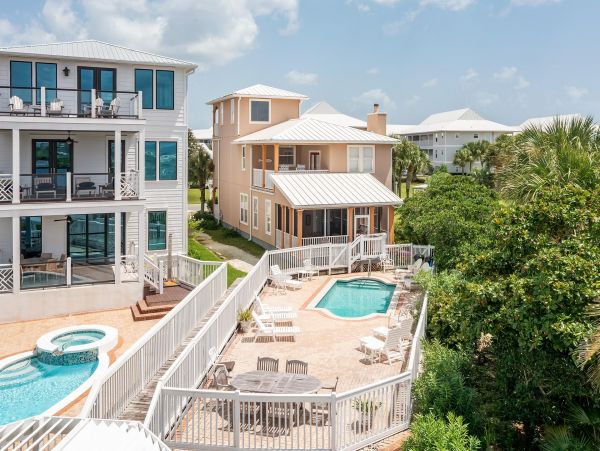 Beach And Lakefront Vacation Home Twelve Guests