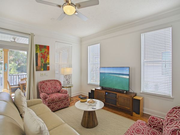 Beach And Lakefront Vacation Home Twelve Guests