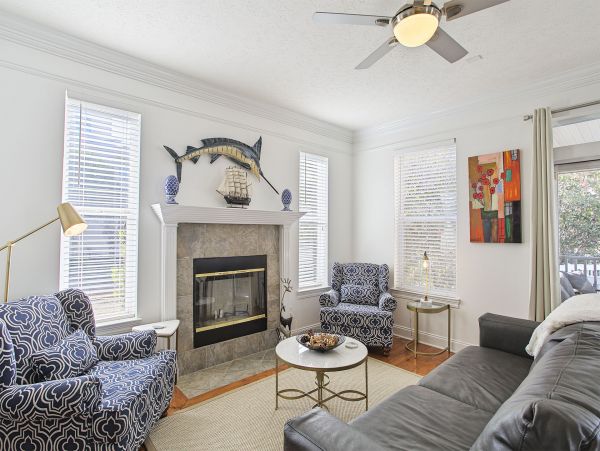 Beach And Lakefront Vacation Home Twelve Guests