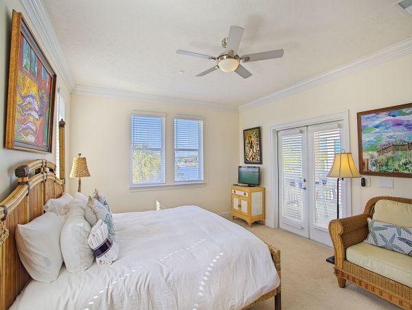 Beach And Lakefront Vacation Home Twelve Guests