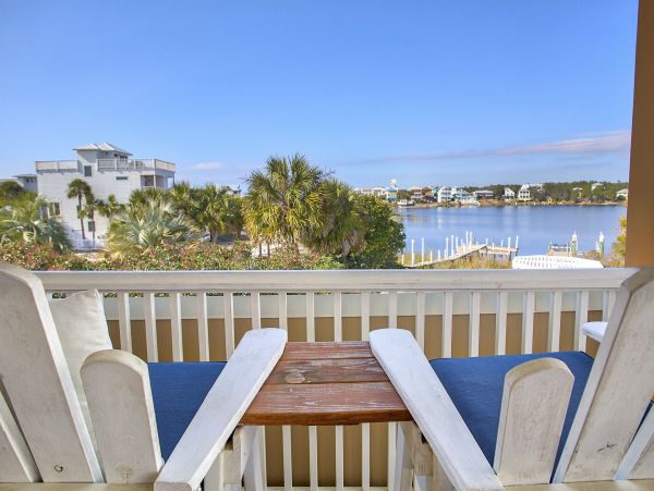 Beach And Lakefront Vacation Home Twelve Guests