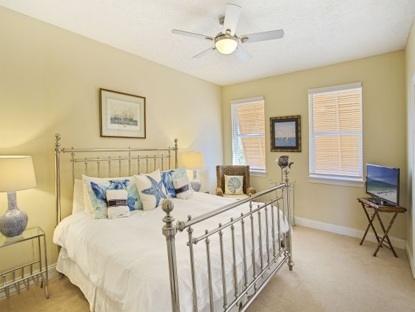 Beach And Lakefront Vacation Home Twelve Guests