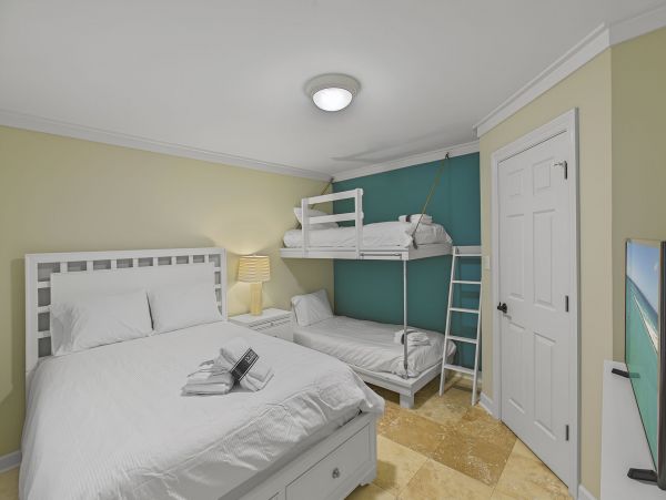 Three Bedroom Home in Seagrove Beach Sleeps 14