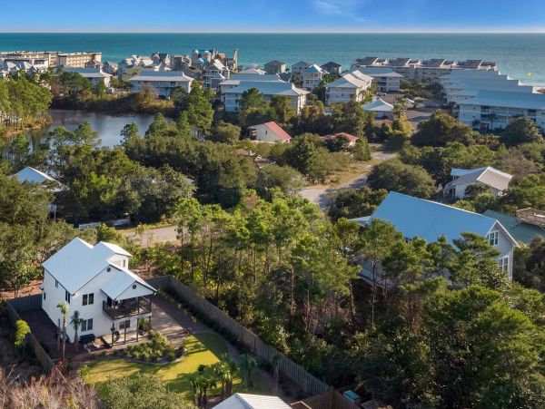 Three Bedroom Home in Seagrove Beach Sleeps 14