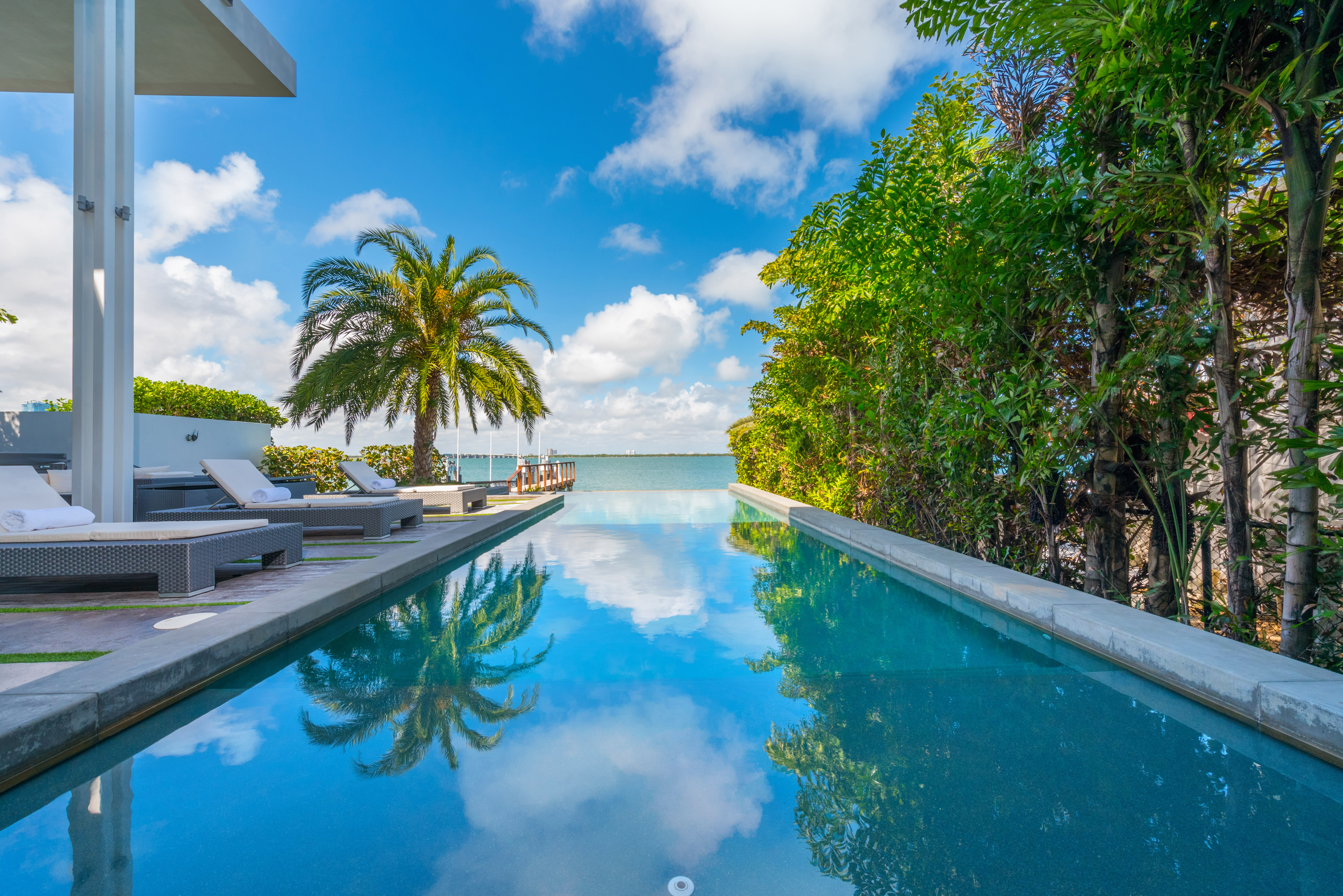 Amazing 4 Bedroom Luxury Home  Pool & Panoramic Bay Views
