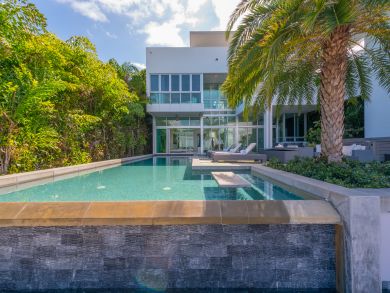 Amazing 4 Bedroom Luxury Home  Pool & Panoramic Bay Views