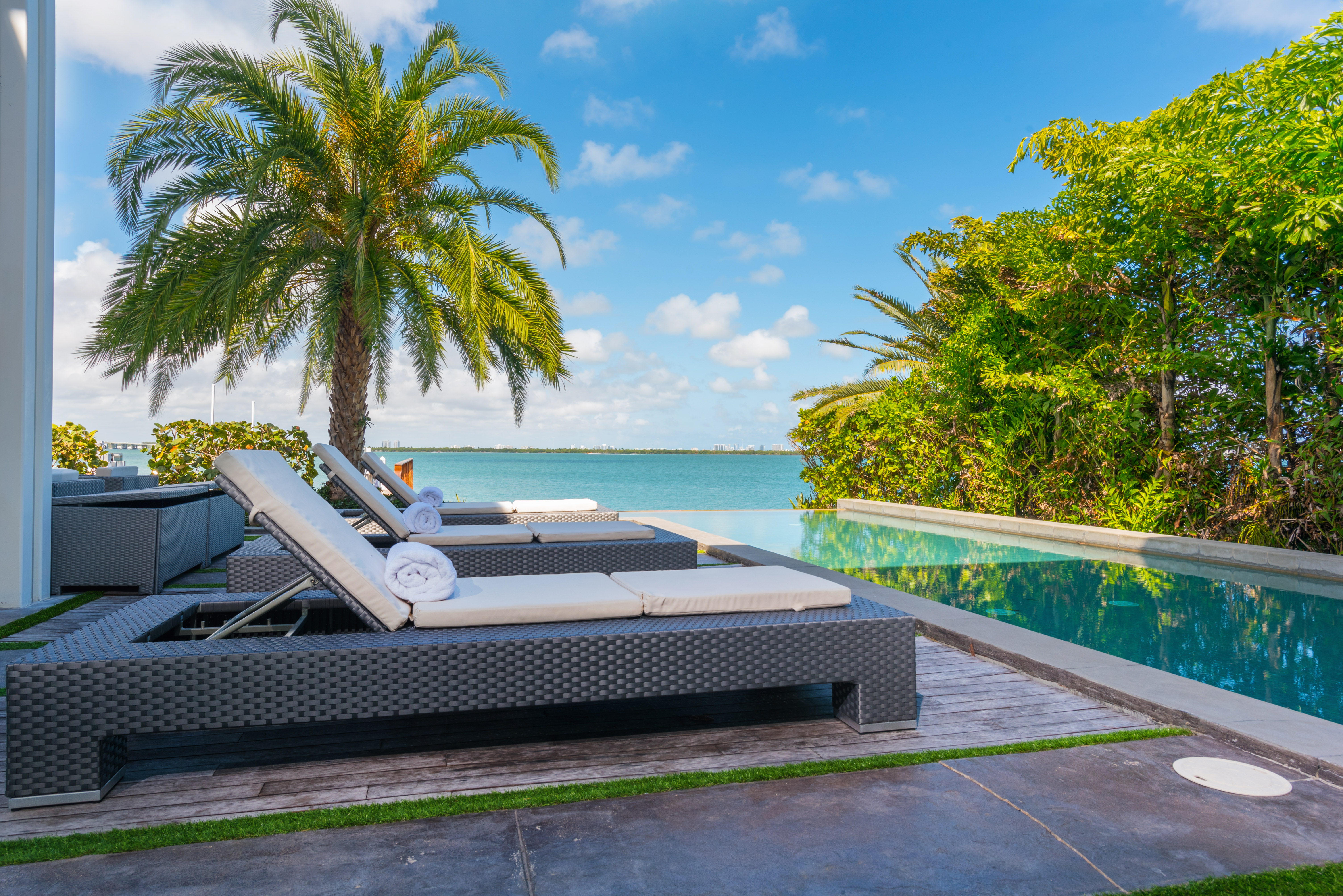 Amazing 4 Bedroom Luxury Home  Pool & Panoramic Bay Views