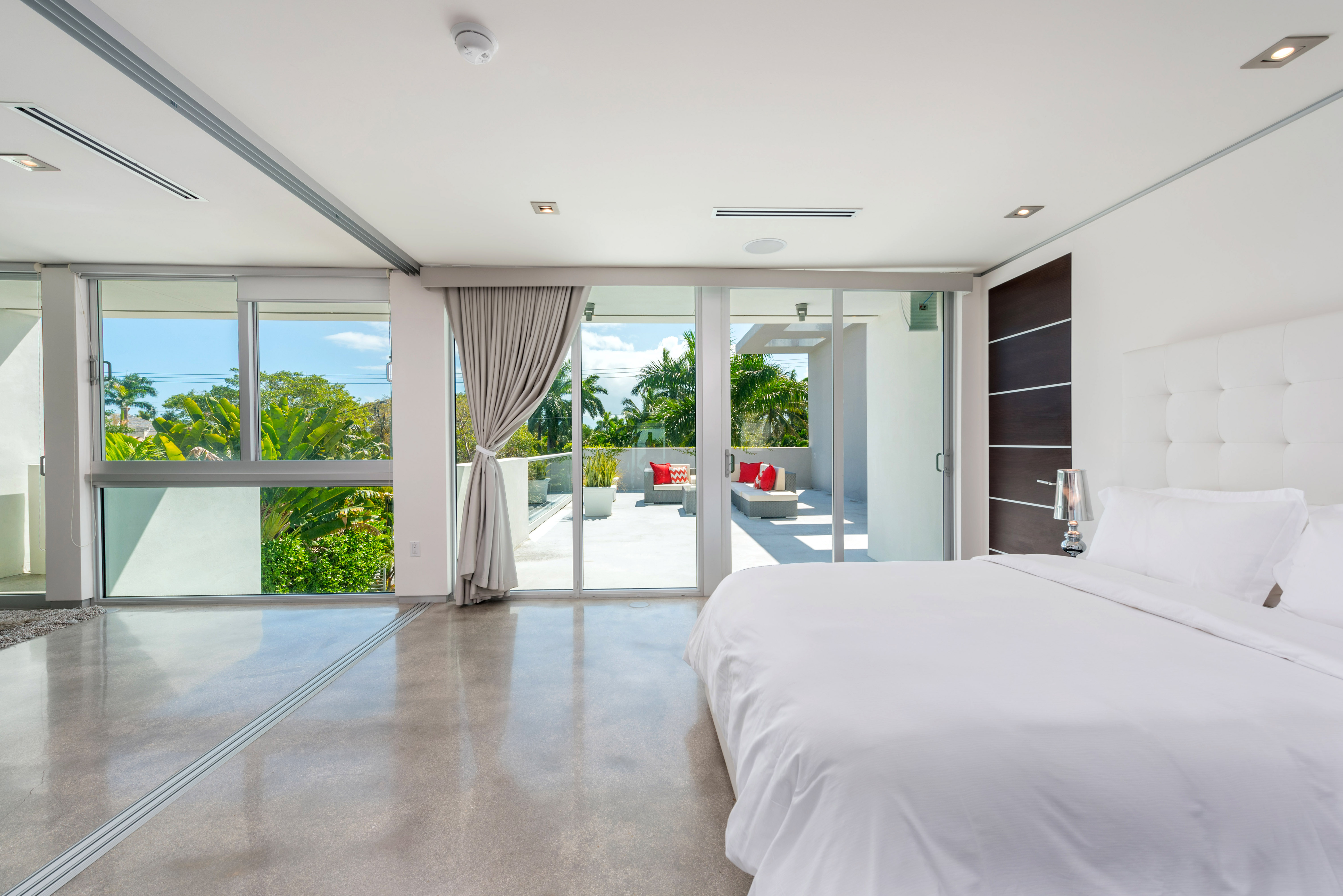 Amazing 4 Bedroom Luxury Home  Pool & Panoramic Bay Views