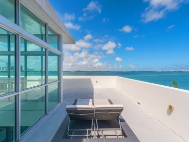 Amazing 4 Bedroom Luxury Home  Pool & Panoramic Bay Views