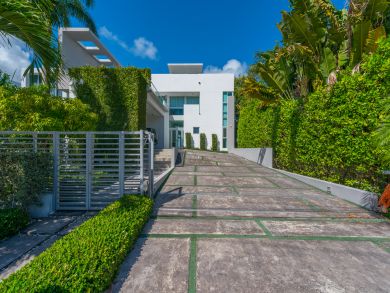 Amazing 4 Bedroom Luxury Home  Pool & Panoramic Bay Views
