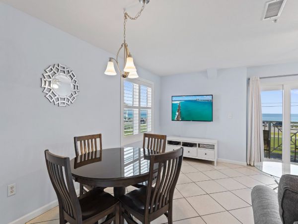 One Bedroom Vacation Condo in Miramar Beach Close to Beach