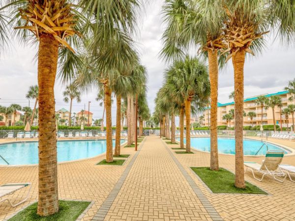 One Bedroom Vacation Condo in Miramar Beach Close to Beach