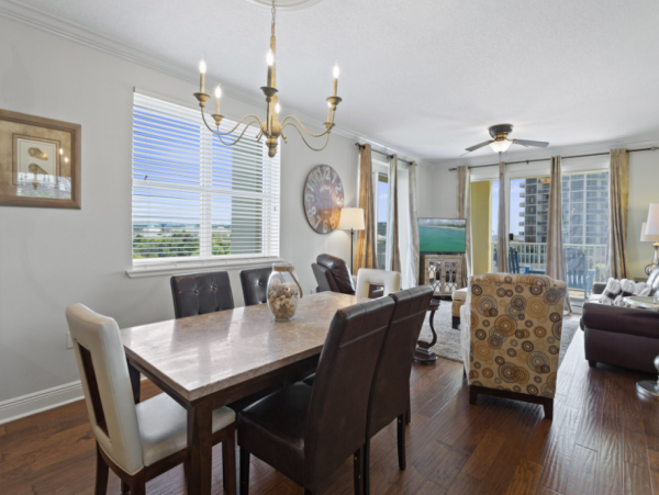 3 Bedroom Condo on the 4th Floor 3 min walk to the beach