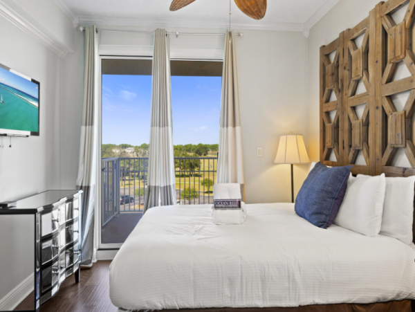 3 Bedroom Condo on the 4th Floor 3 min walk to the beach