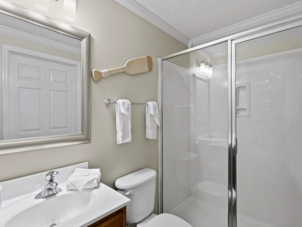 3 Bedroom Condo on the 4th Floor 3 min walk to the beach