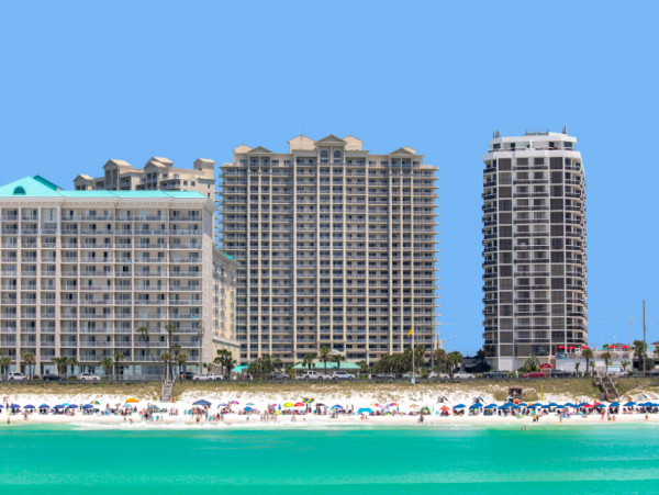 3 Bedroom Condo on the 4th Floor 3 min walk to the beach