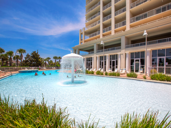 3 Bedroom Condo on the 4th Floor 3 min walk to the beach