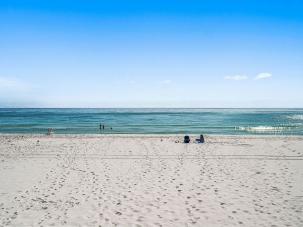 Miramar Beach Vacation Penthouse Sleeps 16 Guests With Pool
