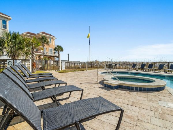 Miramar Beach Vacation Penthouse Sleeps 16 Guests With Pool