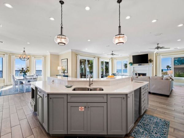 Miramar Beach Vacation Penthouse Sleeps 16 Guests With Pool