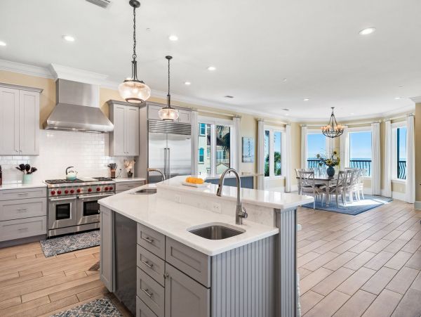 Miramar Beach Vacation Penthouse Sleeps 16 Guests With Pool
