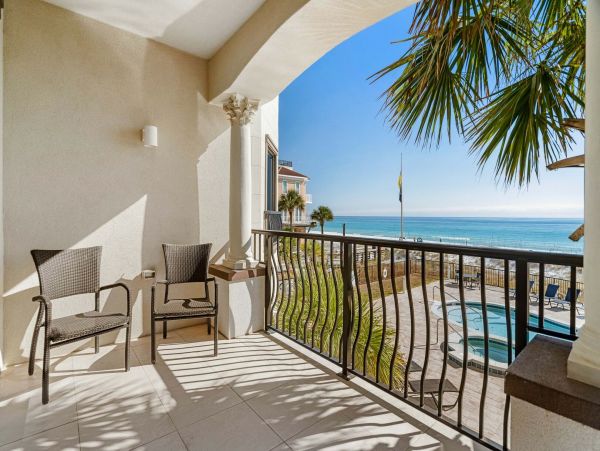 Miramar Beach Vacation Penthouse Sleeps 16 Guests With Pool