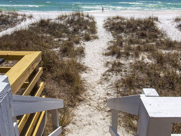 Beachfront Four Bedroom Condo with Great Views Sleeps 14