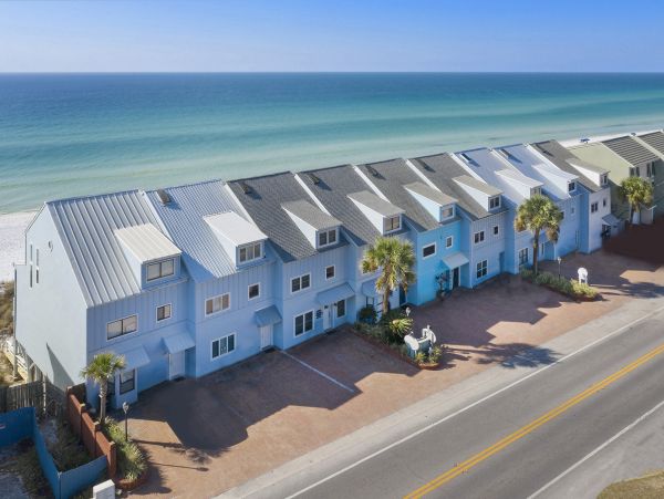 Beachfront Four Bedroom Condo with Great Views Sleeps 14