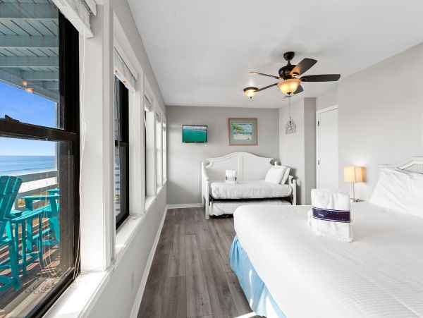 Beachfront Four Bedroom Condo with Great Views Sleeps 14