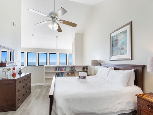 Beachfront Four Bedroom Condo with Great Views Sleeps 14
