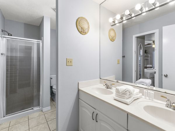 Beachfront Four Bedroom Condo with Great Views Sleeps 14