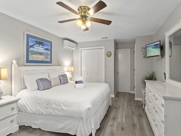 Beachfront Four Bedroom Condo with Great Views Sleeps 14