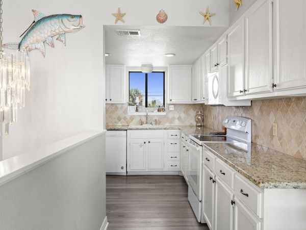 Beachfront Four Bedroom Condo with Great Views Sleeps 14