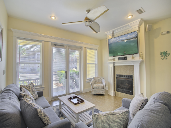 NEW ARRIVAL JUST IN 300ft To The Sandy Beach Living room & Bonus Den! Duplex