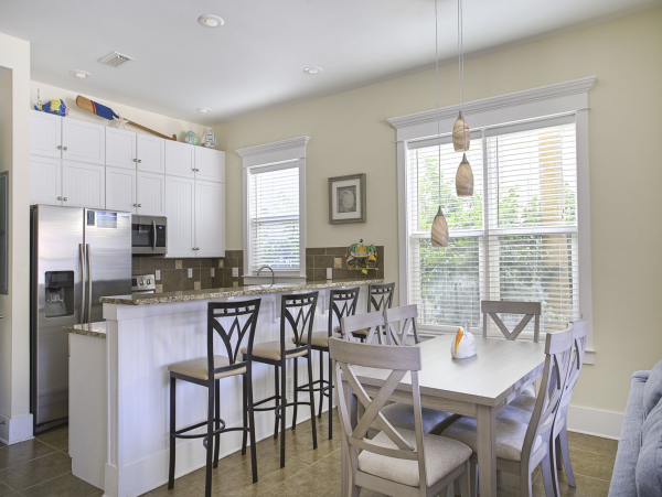 NEW ARRIVAL JUST IN 300ft To The Sandy Beach Living room & Bonus Den! Duplex