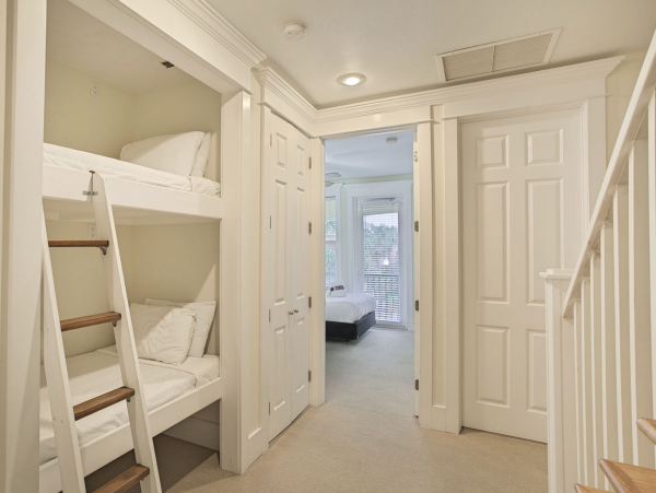 NEW ARRIVAL JUST IN 300ft To The Sandy Beach Living room & Bonus Den! Duplex