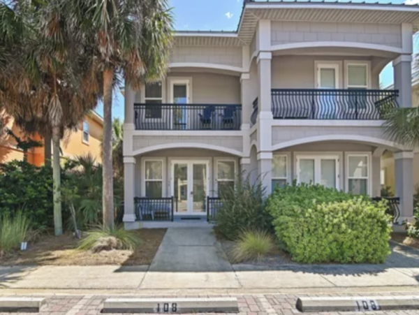 NEW ARRIVAL JUST IN 300ft To The Sandy Beach Living room & Bonus Den! Duplex