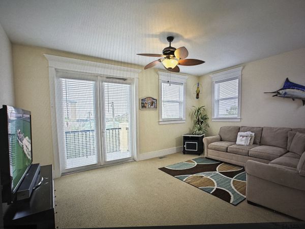 NEW ARRIVAL JUST IN 300ft To The Sandy Beach Living room & Bonus Den! Duplex