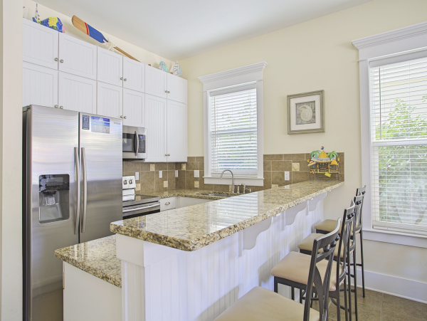 NEW ARRIVAL JUST IN 300ft To The Sandy Beach Living room & Bonus Den! Duplex