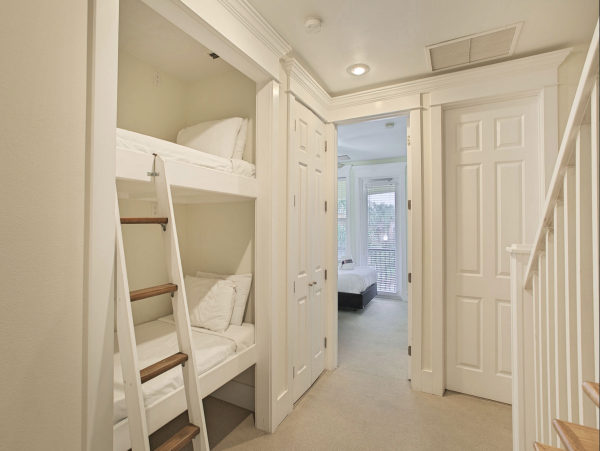 NEW ARRIVAL JUST IN 300ft To The Sandy Beach Living room & Bonus Den! Duplex