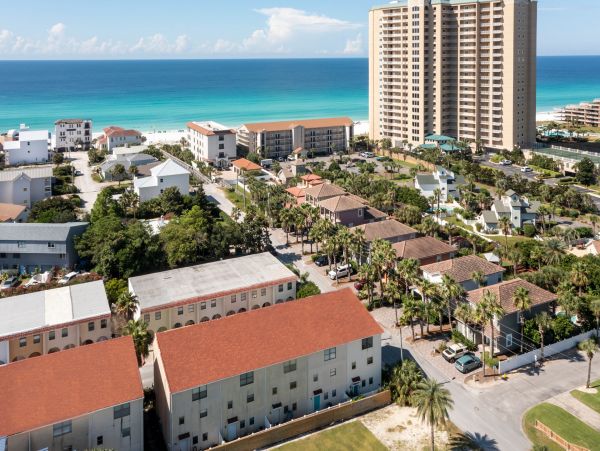 Beautiful Pool Home in Miramar Beach Only One Block to Beach