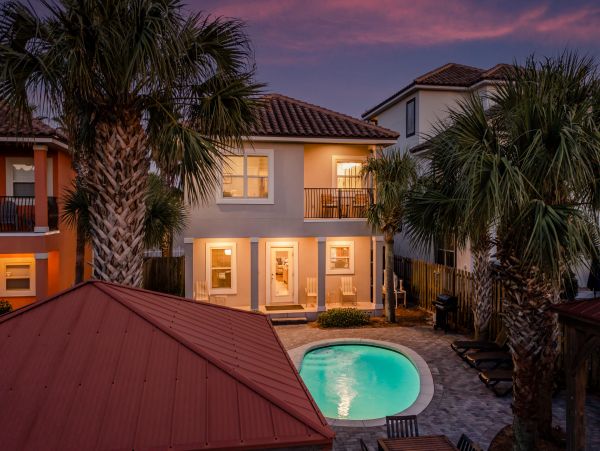 Beautiful Pool Home in Miramar Beach Only One Block to Beach