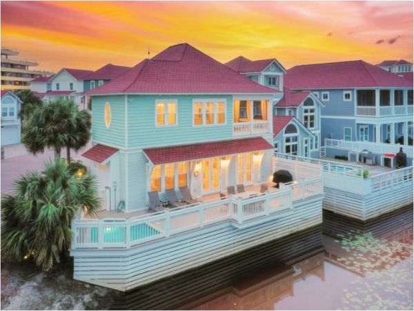 Walk to Beach Vacation Home Five Bedroom in Miramar Beach