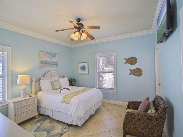 Miramar Vacation Home With Private Pool Short Walk To Beach