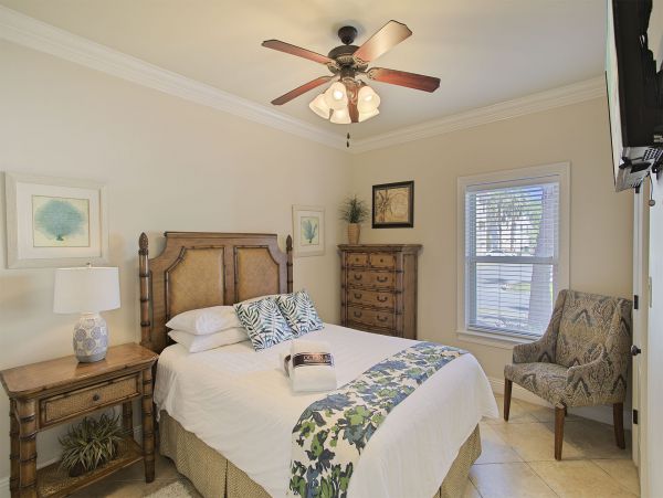 Miramar Vacation Home With Private Pool Short Walk To Beach