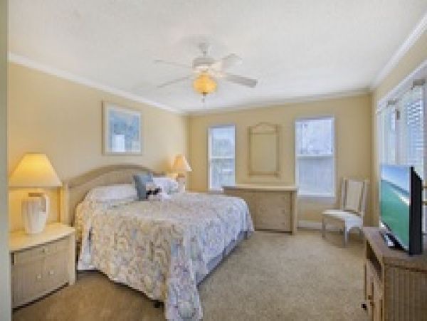 Two Bedroom Beach Cottage with Private Pool