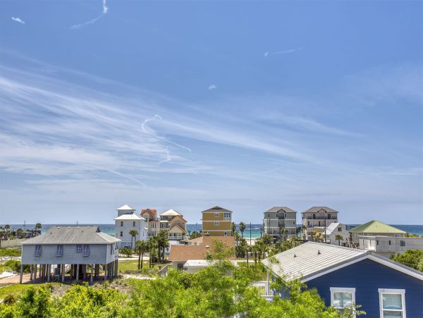 Outstanding Location in a Famous Community!