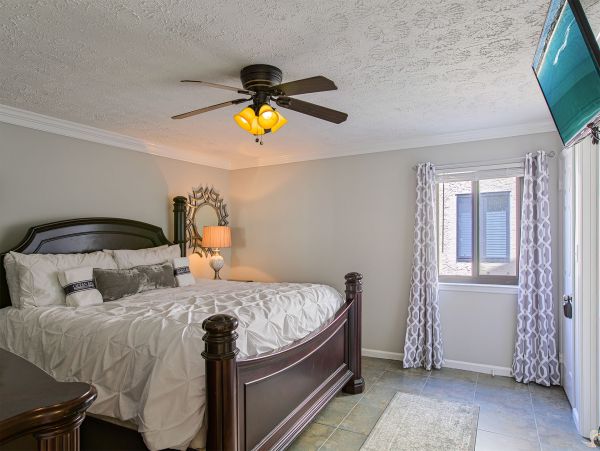 Two stories Oceanfront Condominium Sleeps 10